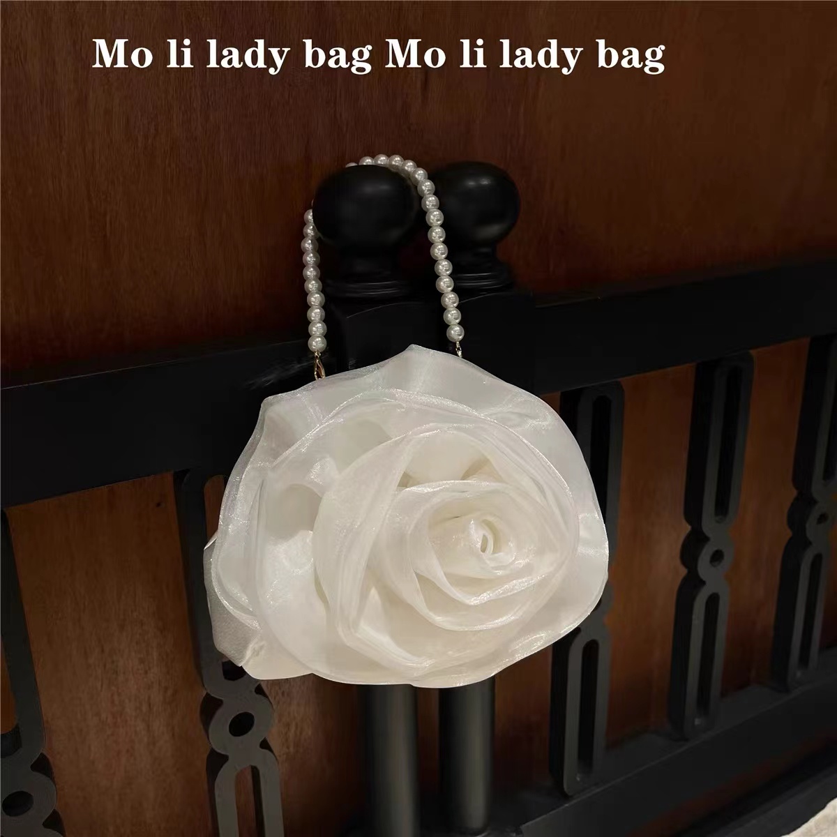 Bolso de mano Floral de satén  - Interior Design Elegant reseña y precio