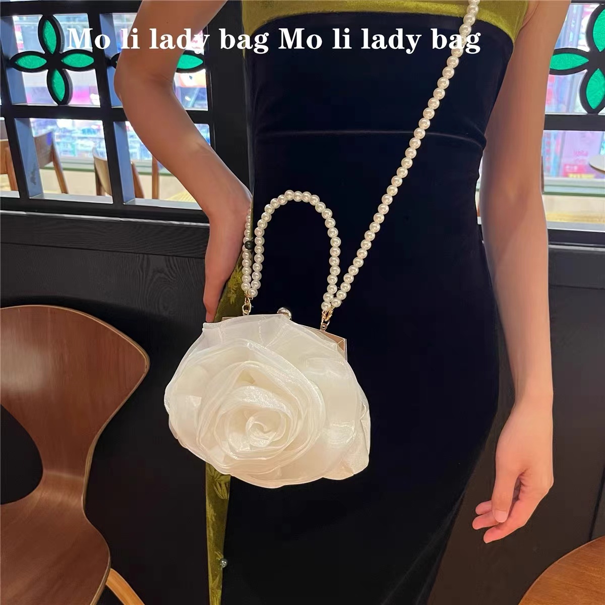 Bolso de mano Floral de satén  - Interior Design Elegant reseña y precio