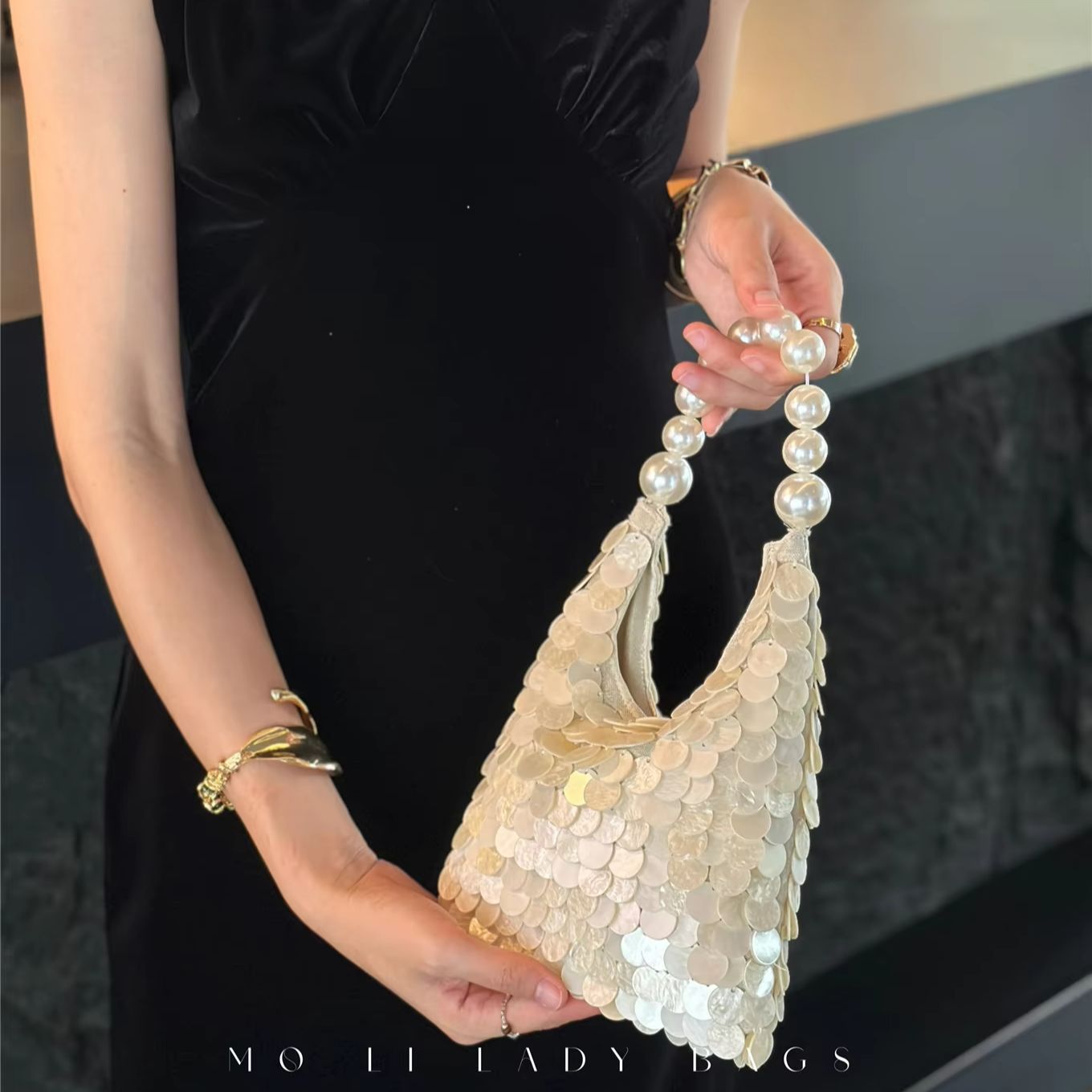 Bolso de Mano para Mujer con L - Interior Design Elegant reseña y precio